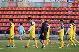 Sau trận đá Bahrain, ông Park vẫn chờ Đình Trọng đến phút cuối