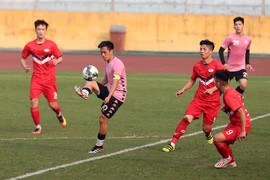 Dàn tuyển thủ Việt Nam giao đấu trên sân Hàng Đẫy