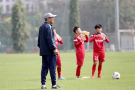 Đội trưởng tuyển Việt Nam trở lại, tìm cách bắt bài Úc