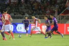 Công Phượng và đồng đội xứ Nghệ hồi hộp trở về Vinh