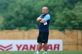 Thầy Park lo lắng, U-22 Việt Nam tập huấn tại Pháp