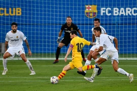 Clip: Messi mang băng đội trưởng, Barca thắng đậm 3-1