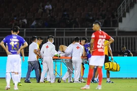 Clip: Hãi hùng cú gãy gập chân của Hùng Dũng