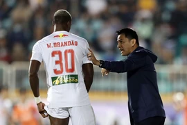 Kiatisak chấn chỉnh HA Gia Lai, lo đối đầu Hà Nội FC