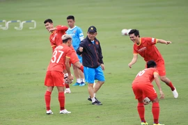 Thầy trò ông Park làm nóng với đối thủ mạnh ở UAE