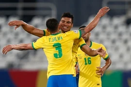 Brazil ngược dòng ăn may nhờ trọng tài ở trận cầu 100 phút