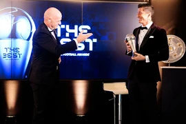 Qua mặt Ronaldo, tiền đạo Lewandowski lên đỉnh châu Âu