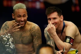 PSG ra mắt Messi, hóa giải vụ kiện của Barca 