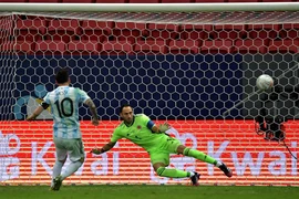 PSG rắc rối chọn Messi, Ramos, Neymar hay Mbappe đá phạt đền