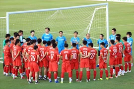 Đình Trọng, Minh Vương, Thành Chung bị đau, ông Park chỉ loại 2 cầu thủ
