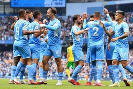 Săn hụt Ronaldo, Man City trút giận lên Arsenal