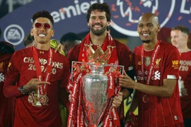 CĐV Manchester United vui mừng, Liverpool giận dữ chống án Brazil 