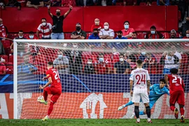 Khó tin kỷ lục phạt đền nghẹt thở trong một hiệp của Champions League