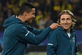 Man United săn chữ ký Modric, tái hợp Ronaldo