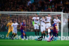 Đồng đội cũ tiết lộ chuyện kỳ lạ về Messi