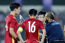 Hùng Dũng, Tiến Linh, Hoàng Đức đè bẹp ba đàn anh U-23 Indonesia