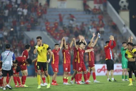 Cầu thủ Malaysia khóc nức nở, thầy trò ông Park cười hớn hở