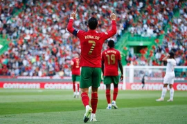 Ronaldo phấn khích với bàn thắng thứ 117