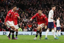 Ronaldo lập kỷ lục mới, tri ân người hâm mộ MU