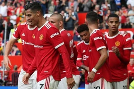 Đập tan tin đồn, Ronaldo ở lại MU