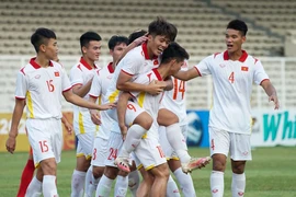HLV Đinh Thế Nam cho quân đá tấn công Thái Lan