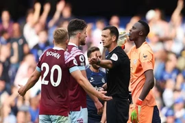 Chelsea bị cáo buộc mua chuộc trọng tài
