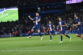 Messi sút phạt tuyệt đẹp, HLV Galtier bật mí khả năng giành Quả bóng vàng