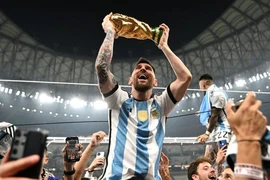 Bật mí sau bức ảnh ghi lại khoảnh khắc lịch sử với Messi