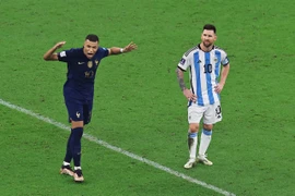 'Messi khó đối đầu nhất, Mbappe là thằng nhóc cứng đầu'
