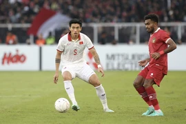 HLV Shin Tae-yong 'đá xéo' Văn Hậu và cảnh giác trọng tài 