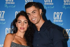Ronaldo ngọt ngào với đội nữ Al Nassr và nhân tình 