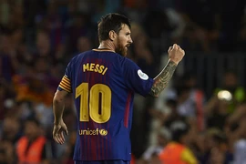 Messi muốn ở lại châu Âu, không theo Ronaldo