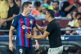 Barca tính đường bán Lewandowski