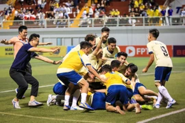 Ngỡ ngàng chủ nhà và loạt ‘đấu súng’ định mệnh