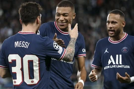 Mbappe làm gì khi Messi và Neymar rời khỏi PSG?