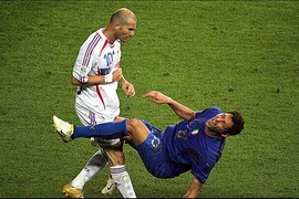 Zidane bị xúc phạm và cú húc đầu lịch sử