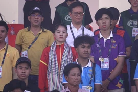 Xem bóng đá với cô gái Khmer Chương Thị Kiều