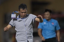 V-League vào mùa ‘xay tướng’ giữa vòng xoáy tiền