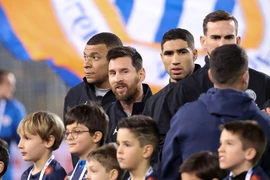 Mẹ của Mbappe bị tố chiếm đoạt ngôi sao Hakimi