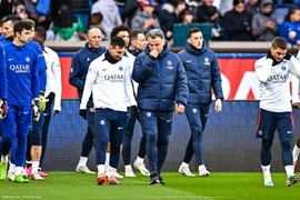 HLV của PSG và con trai bị cảnh sát bắt
