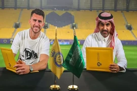 Bị thầy Guardiola hắt hủi, sao Man City về đội của Ronaldo