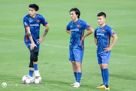 HLV Troussier trả Văn Hậu về lại CLB, không gọi bổ sung