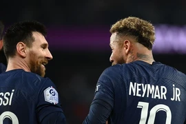 Chủ tịch PSG phản pháo cáo buộc Neymar và Messi 'sống trong địa ngục'