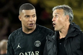 'Mbappe khởi xướng các cuộc ăn chơi trác táng lớn nhất ở Paris'