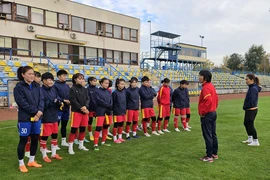 Món quà ý nghĩa cho cô trò Kim Chi sau chuyến 'đổi gió' châu Âu