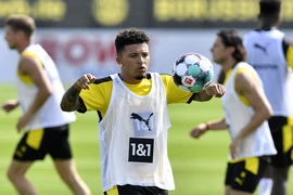 Sancho mở lòng với Dortmund, HLV Ten Hag dẹp loạn ở Man United