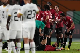 HLV Klopp hoảng hốt với chấn thương của Salah