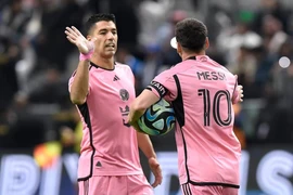 Suarez từ chối Real để gặp gỡ Messi