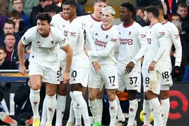 Thắng khó Luton, những ngôi sao Man United bị chỉ trích