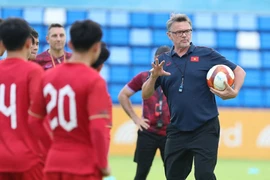 Nóng: HLV Troussier chốt danh sách tuyển Việt Nam, đặt mục tiêu thắng Indonesia